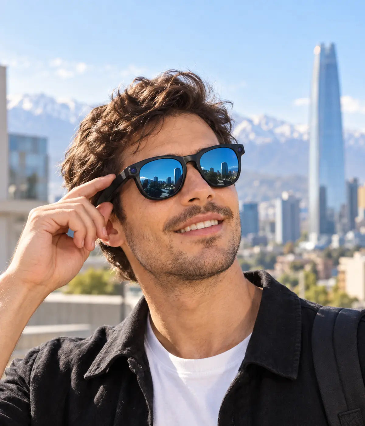 Hombre usando las gafas inteligentes negras con lentes azules